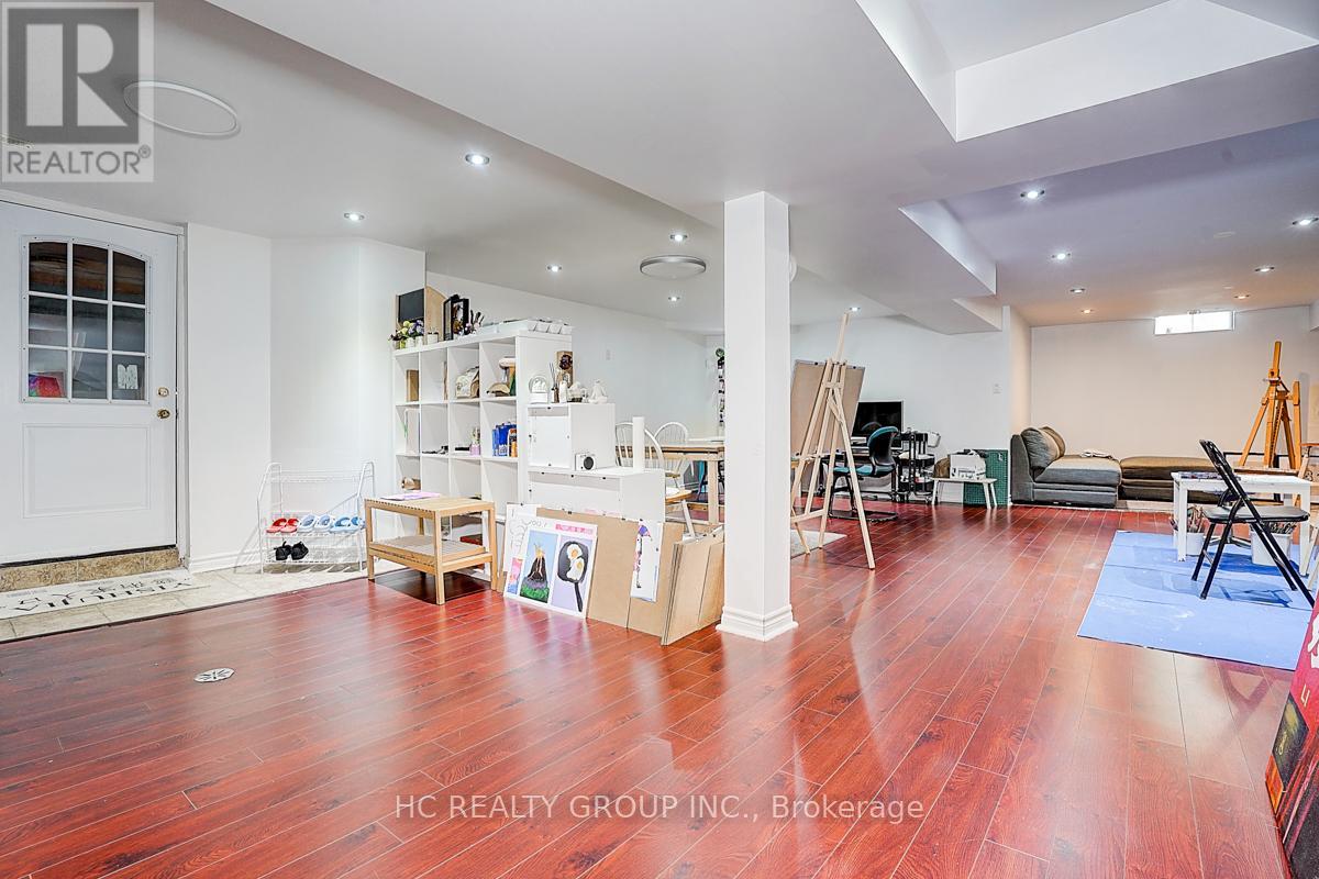 Photo 2 of 19 Delancey Crescent, Markham ON