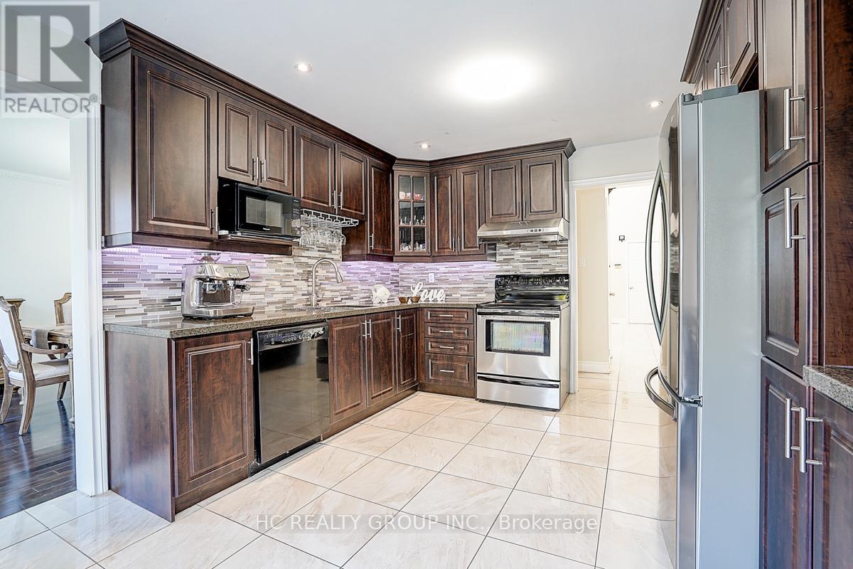 Photo 8 of 19 Delancey Crescent, Markham ON