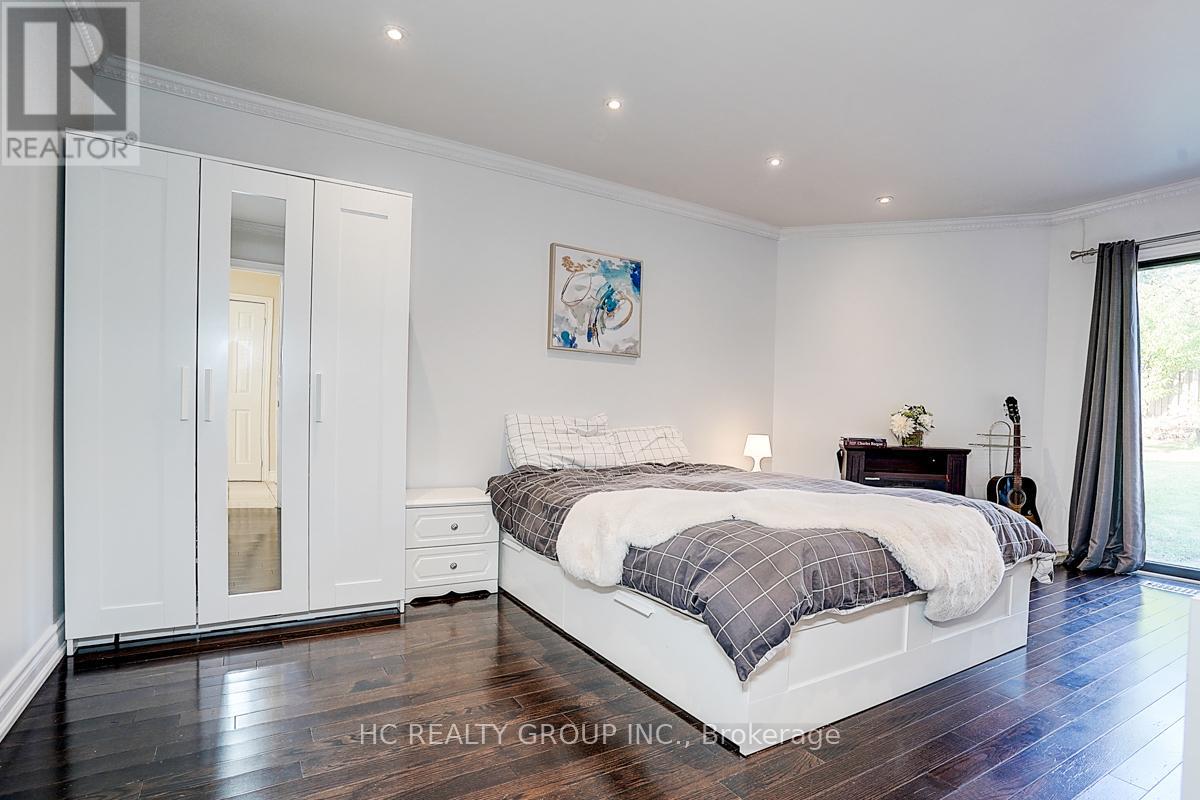 Photo 10 of 19 Delancey Crescent, Markham ON