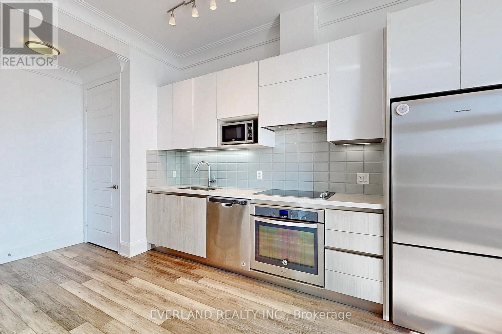 Photo 16 of 206 15 Water Walk Drive, Markham ON