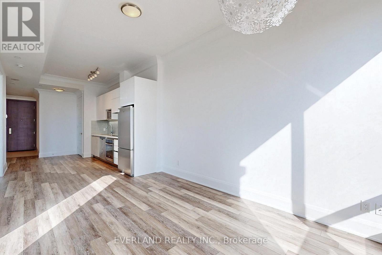 Photo 17 of 206 15 Water Walk Drive, Markham ON