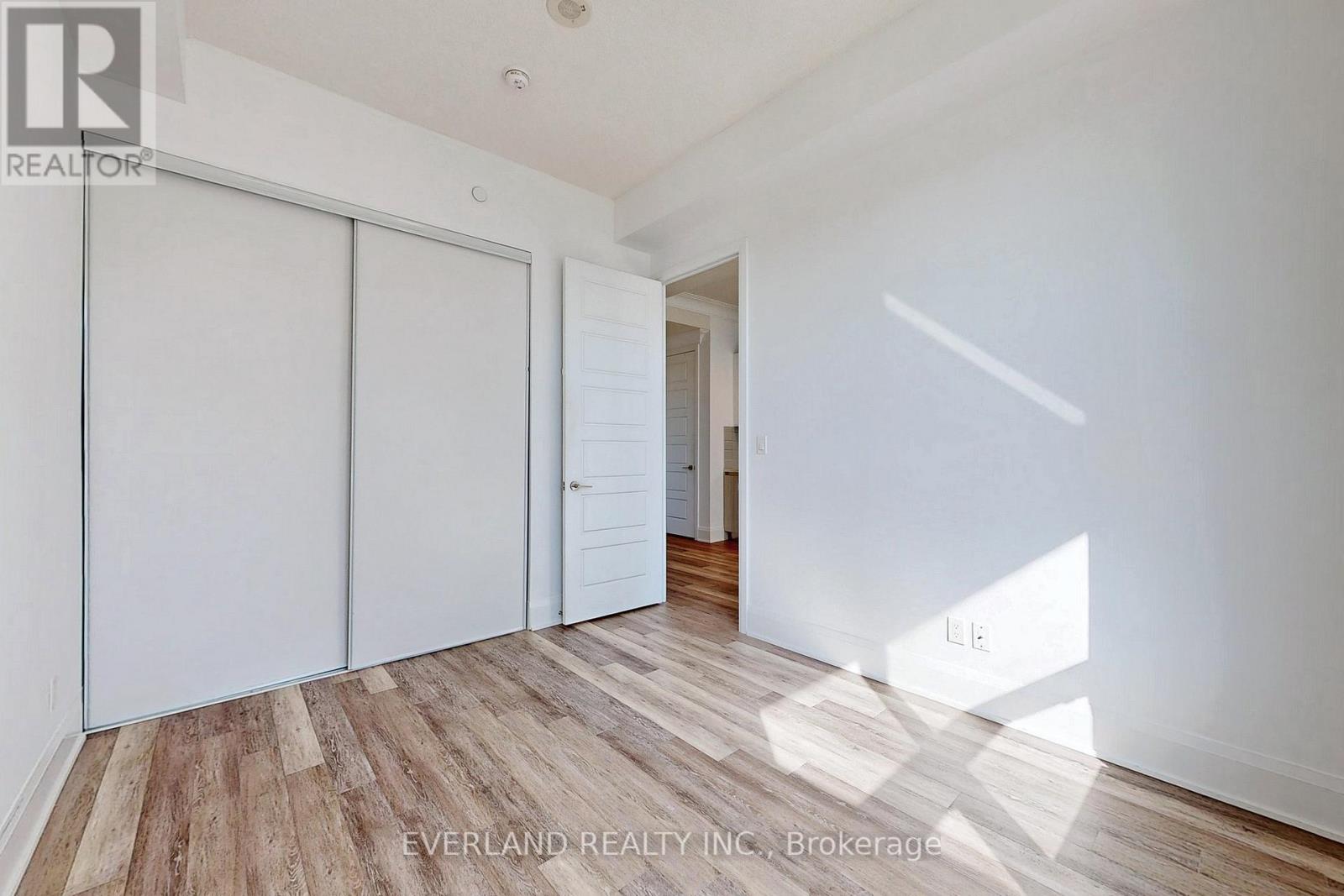 Photo 18 of 206 15 Water Walk Drive, Markham ON