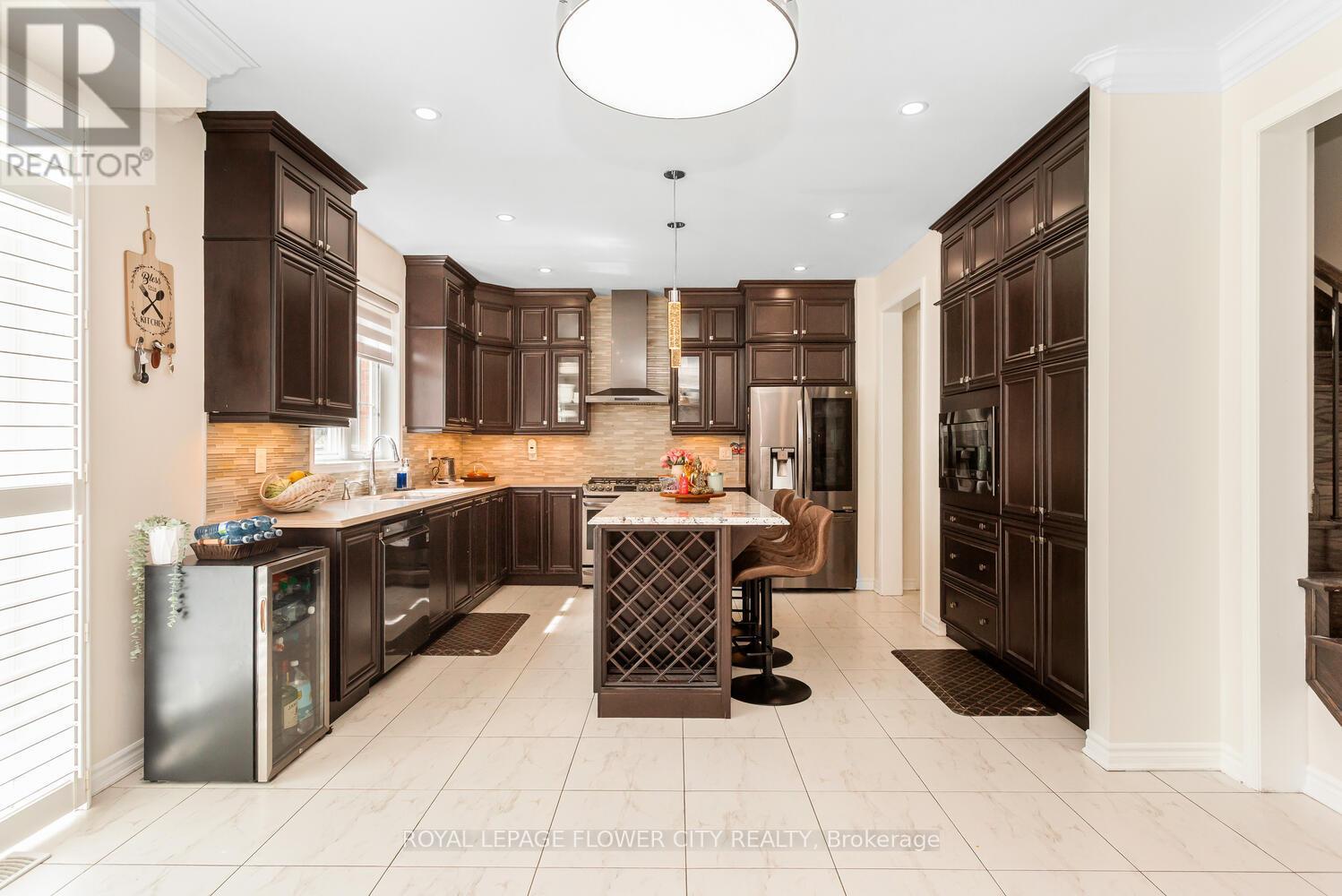 Photo 1 of 16 Elsinore Street, Brampton ON