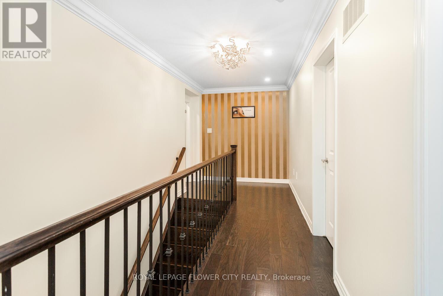 Photo 2 of 16 Elsinore Street, Brampton ON