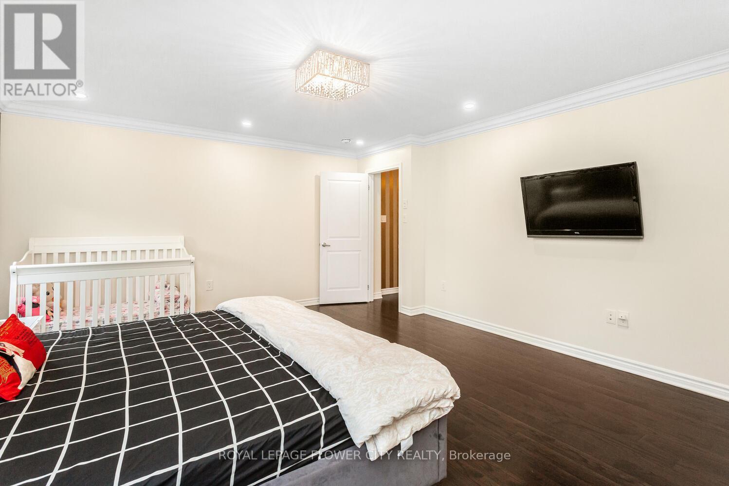 Photo 6 of 16 Elsinore Street, Brampton ON