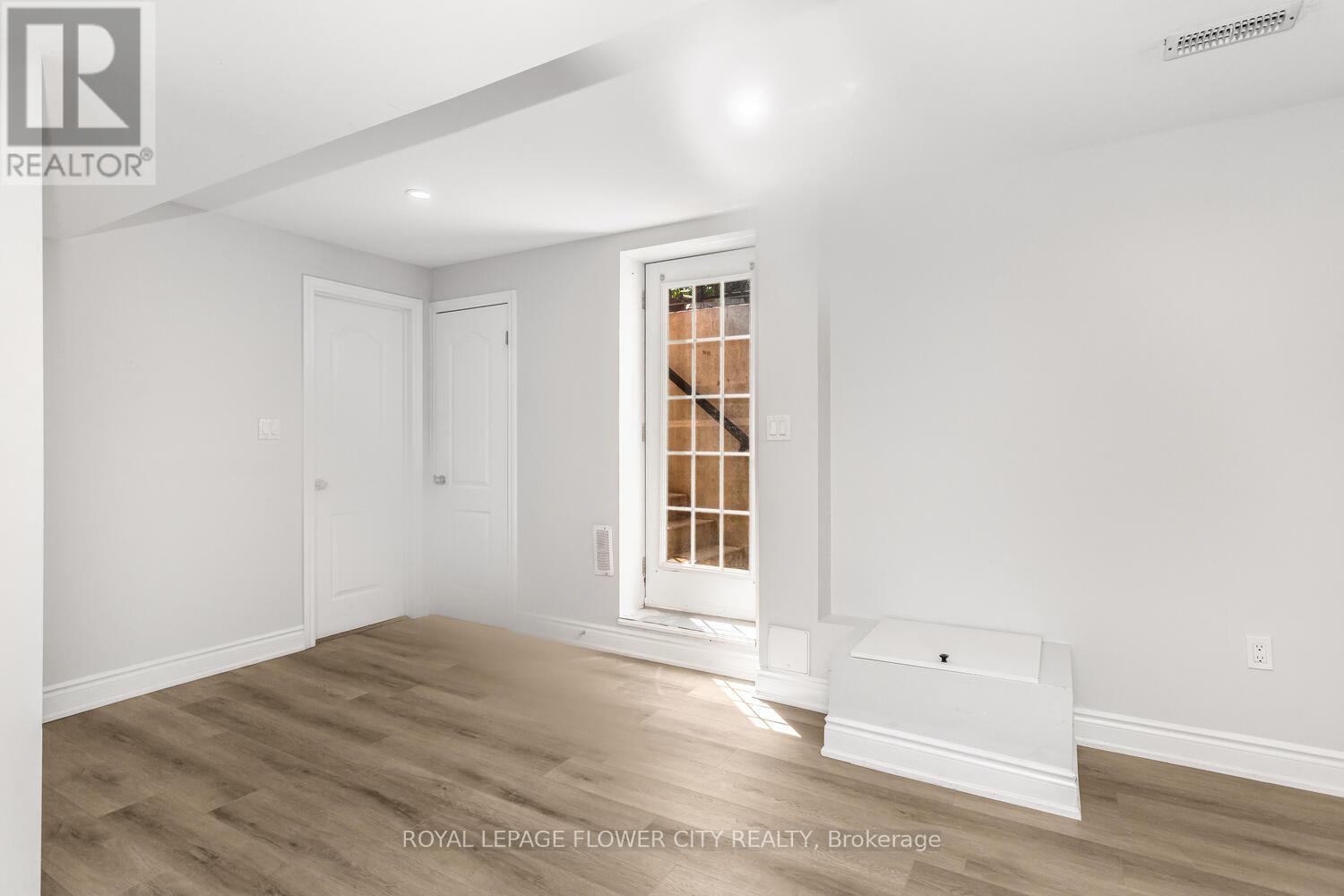 Photo 13 of 16 Elsinore Street, Brampton ON