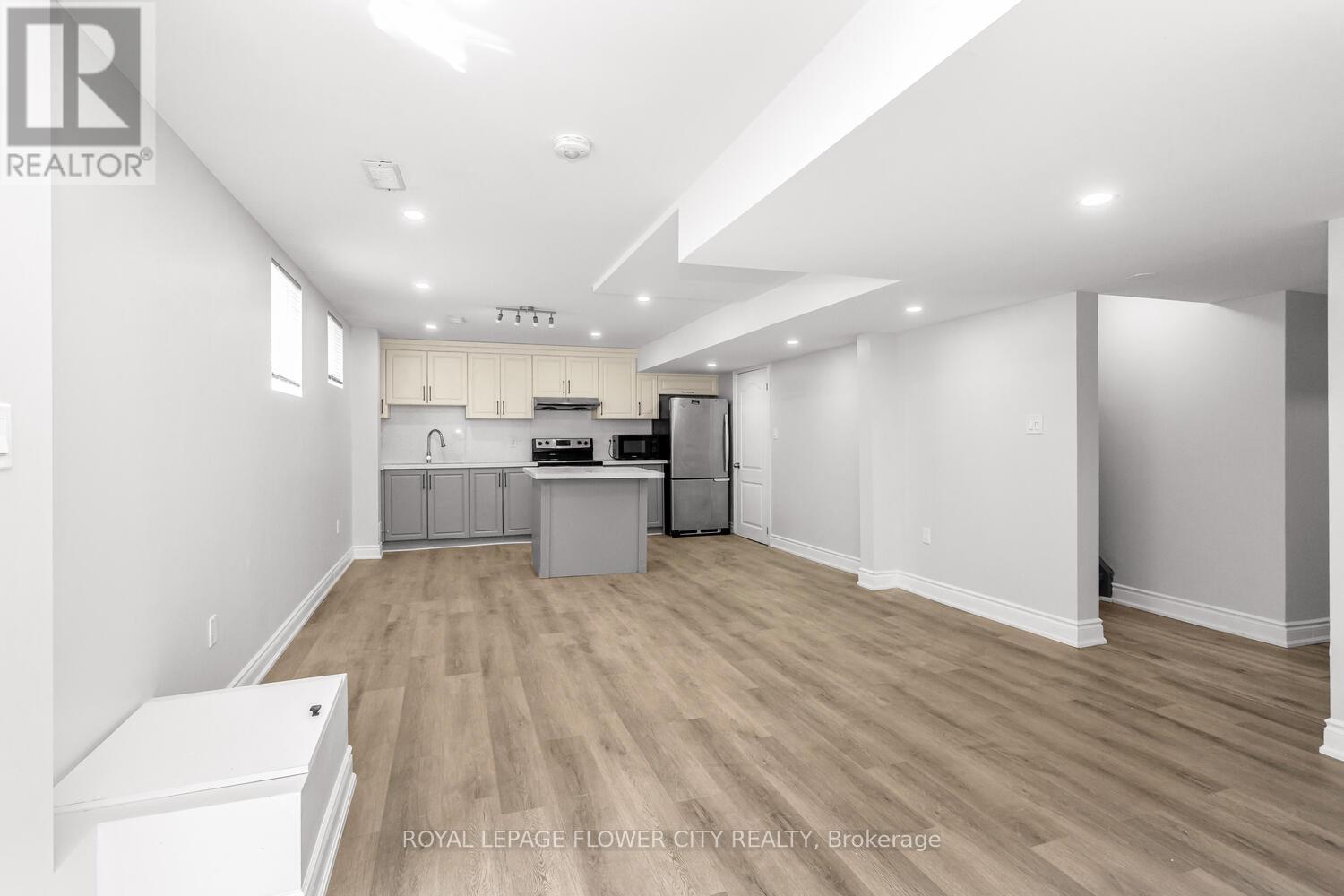 Photo 40 of 16 Elsinore Street, Brampton ON
