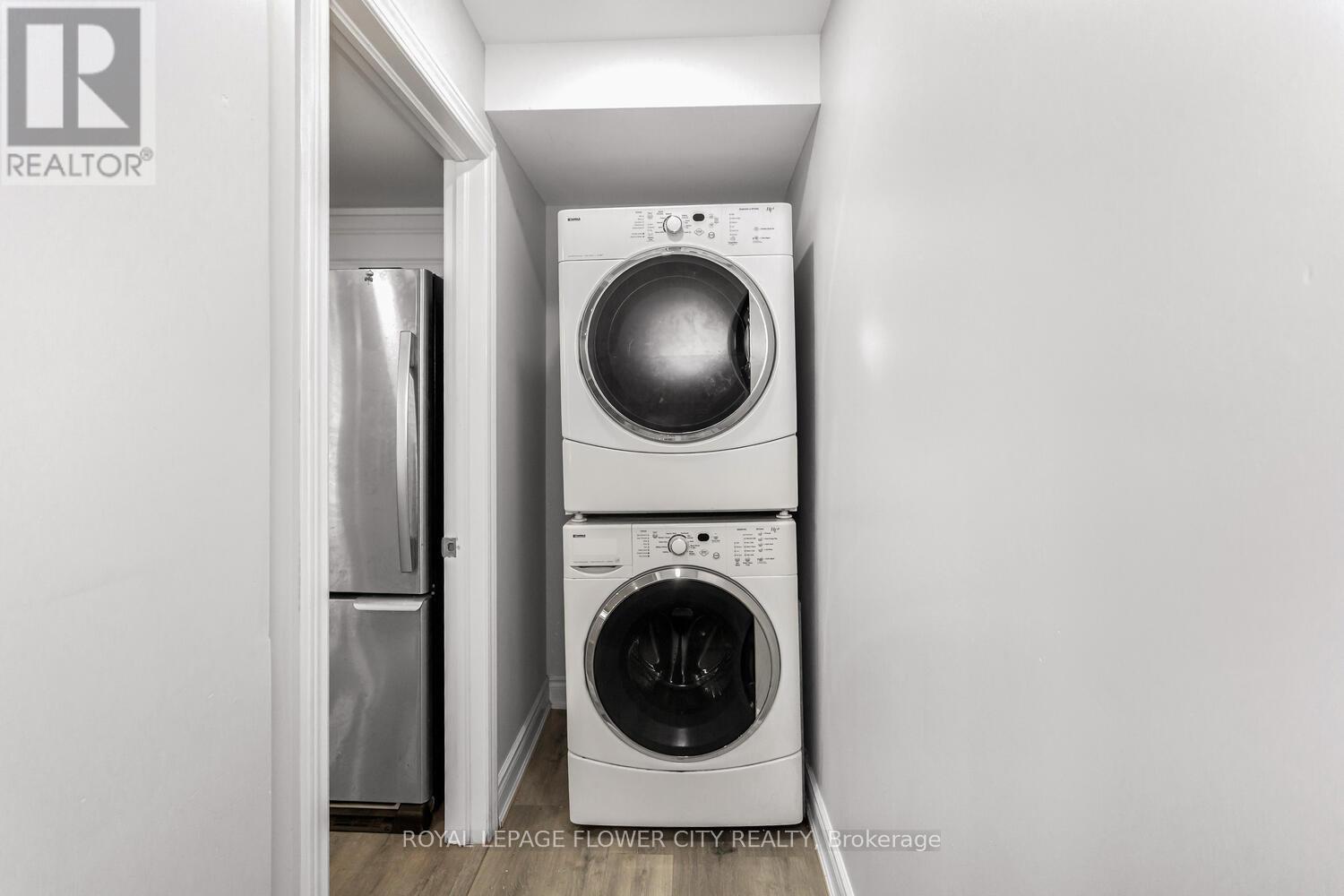 Photo 34 of 16 Elsinore Street, Brampton ON