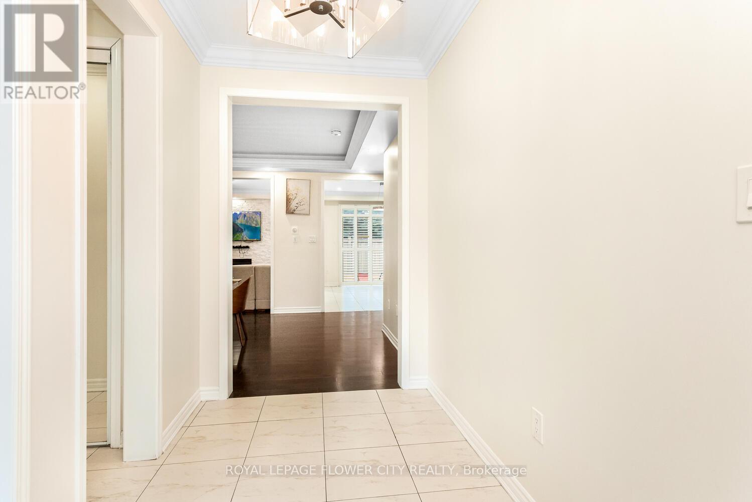 Photo 8 of 16 Elsinore Street, Brampton ON