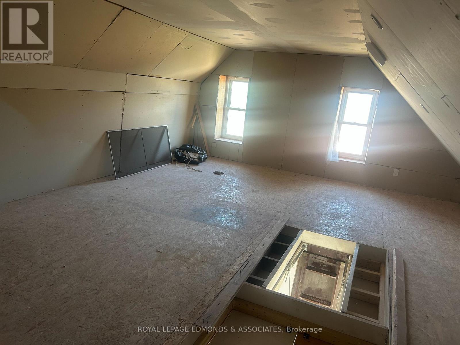 Photo 2 of 362 Christie Street, Pembroke ON