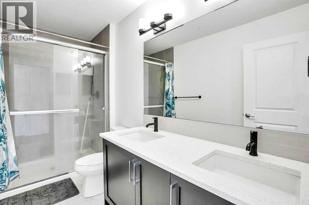 Photo 3 of 1449 Bayview Point Sw, Airdrie AB