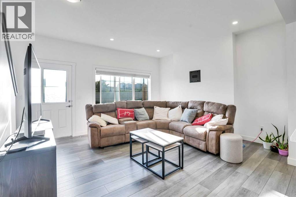 Photo 6 of 1449 Bayview Point Sw, Airdrie AB