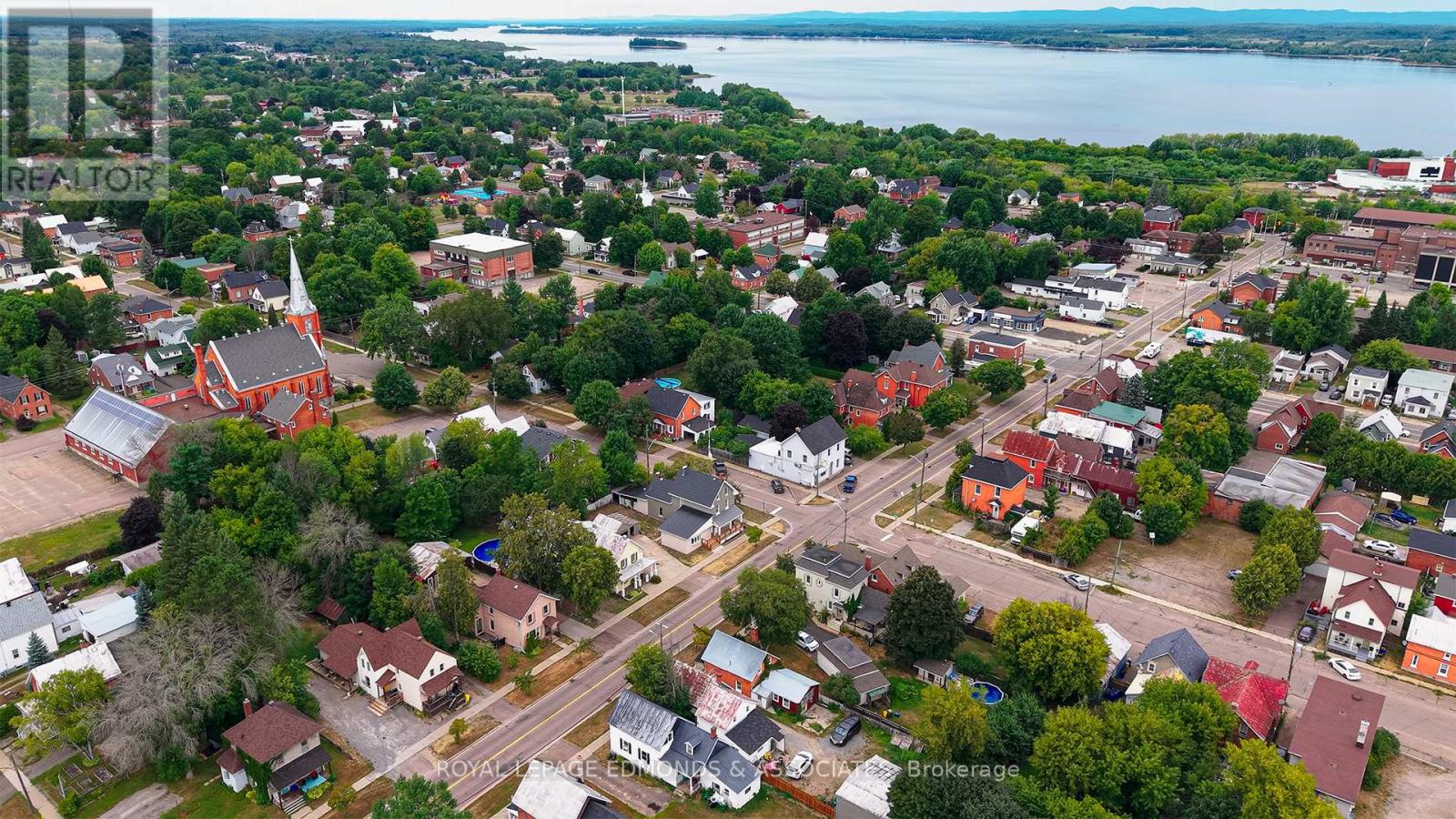 Photo 21 of 362 Christie Street, Pembroke ON