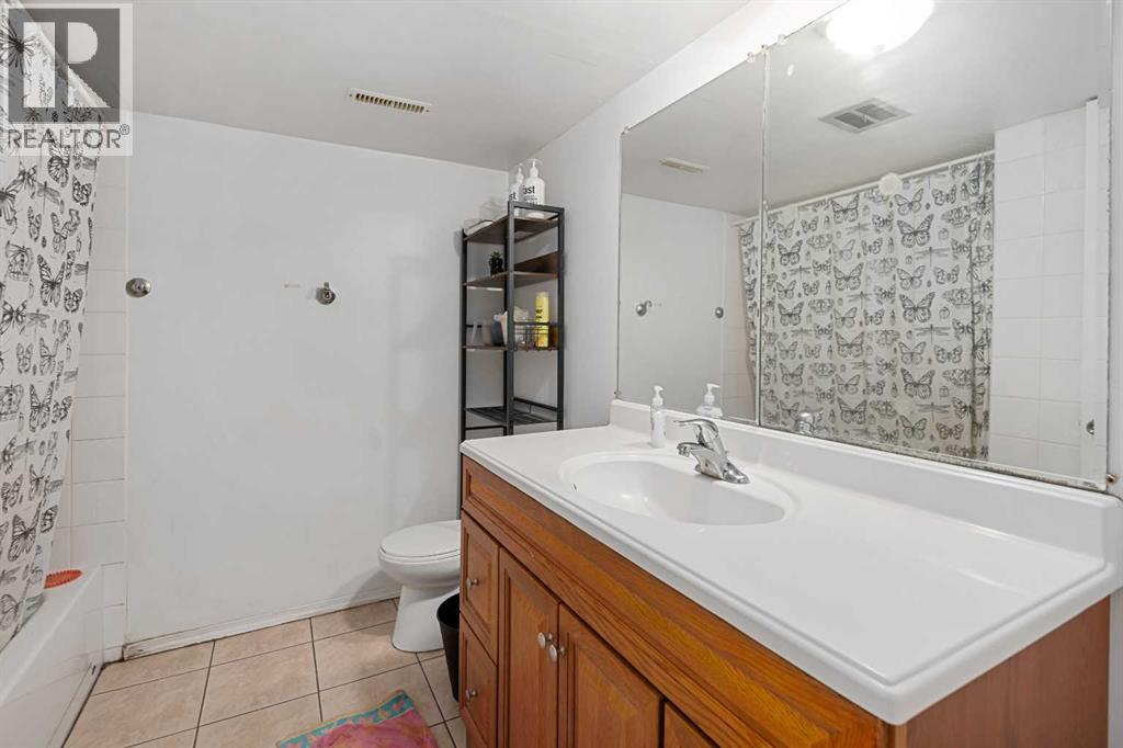 Photo 15 of 4256 40 Avenue Nw, Calgary AB