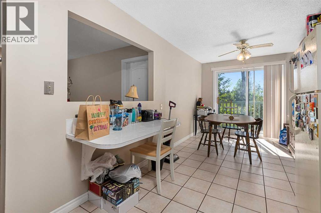 Photo 2 of 4256 40 Avenue Nw, Calgary AB