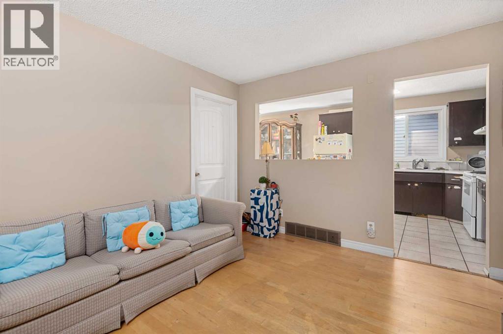 Photo 9 of 4256 40 Avenue Nw, Calgary AB