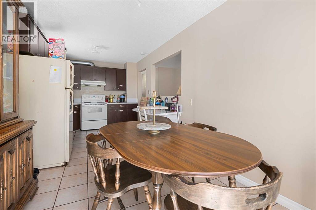 Photo 1 of 4256 40 Avenue Nw, Calgary AB