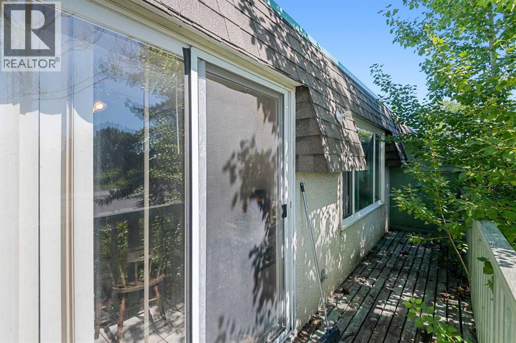 Photo 6 of 4256 40 Avenue Nw, Calgary AB