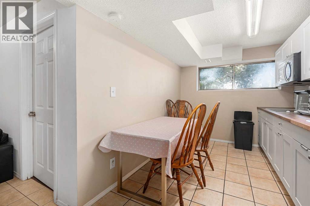 Photo 5 of 4256 40 Avenue Nw, Calgary AB