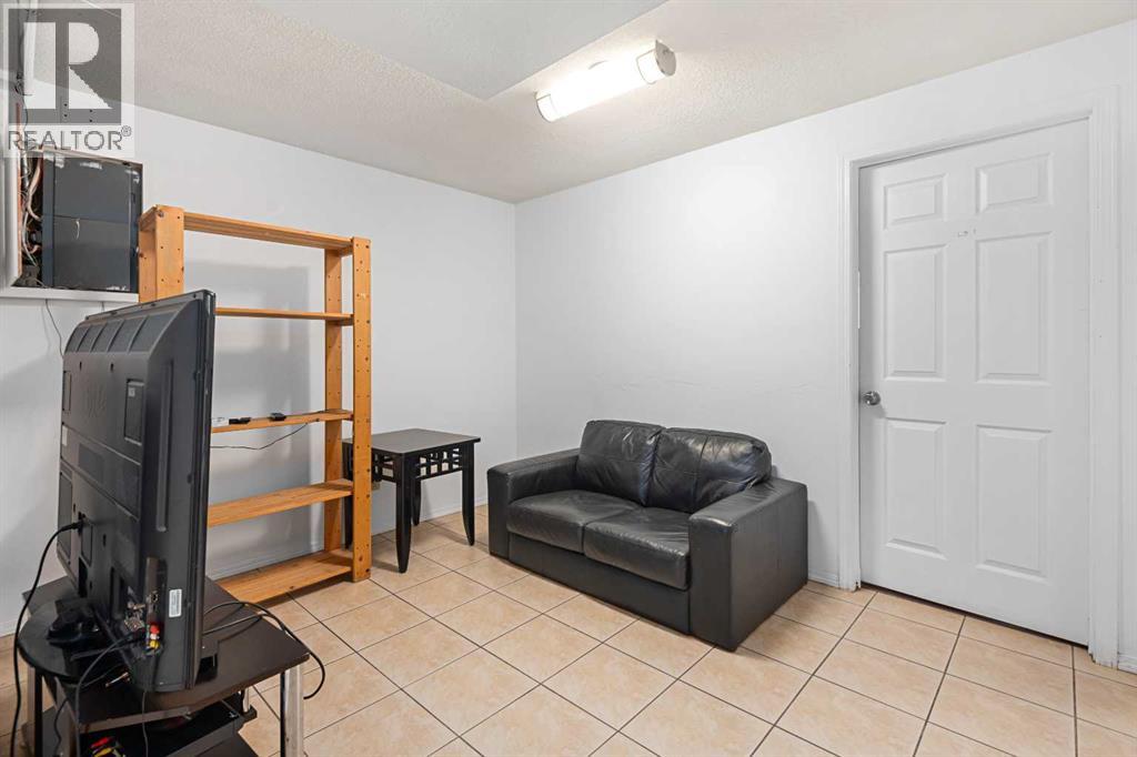 Photo 10 of 4256 40 Avenue Nw, Calgary AB