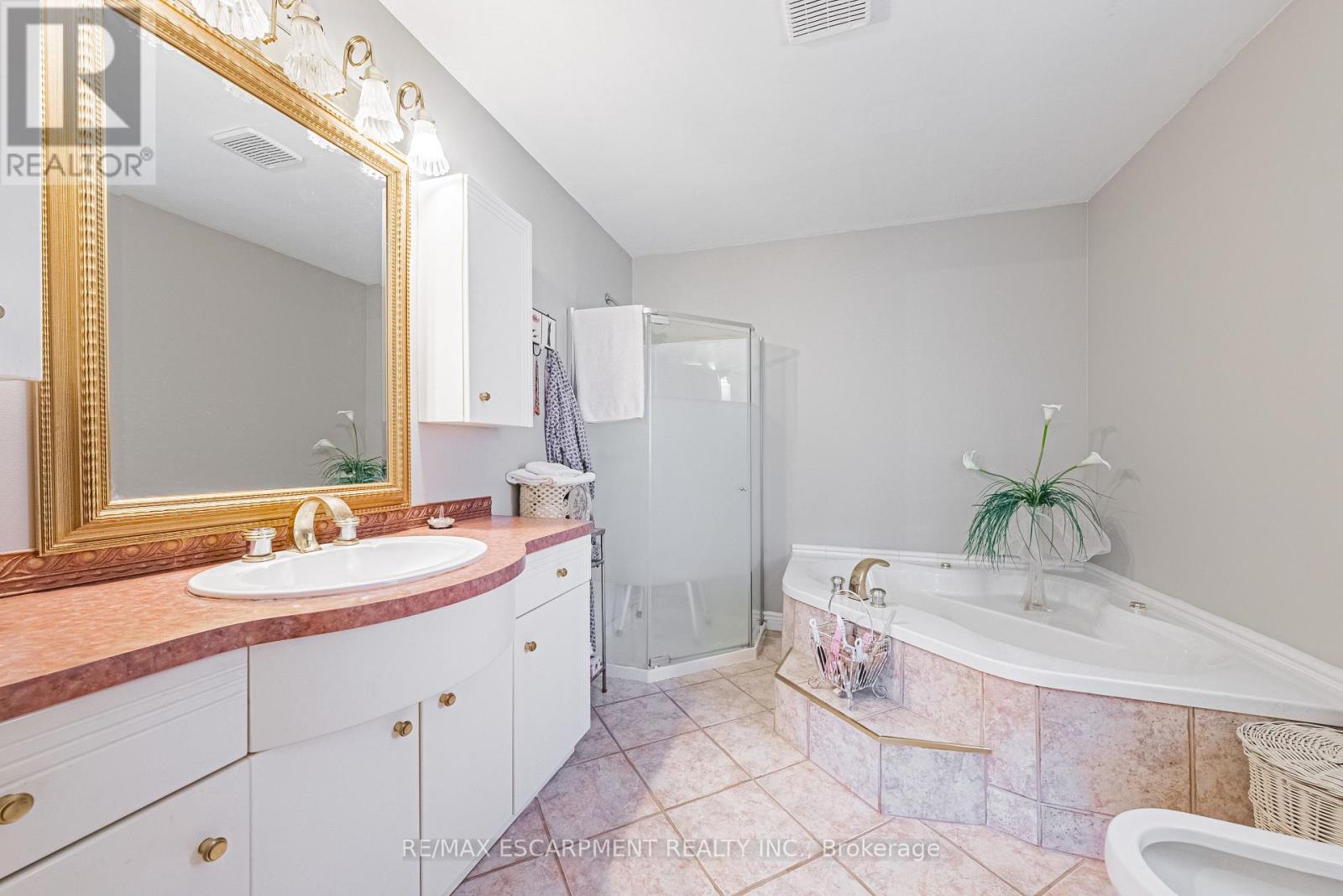 Photo 18 of 65 Mount Pleasant Drive, Hamilton ON