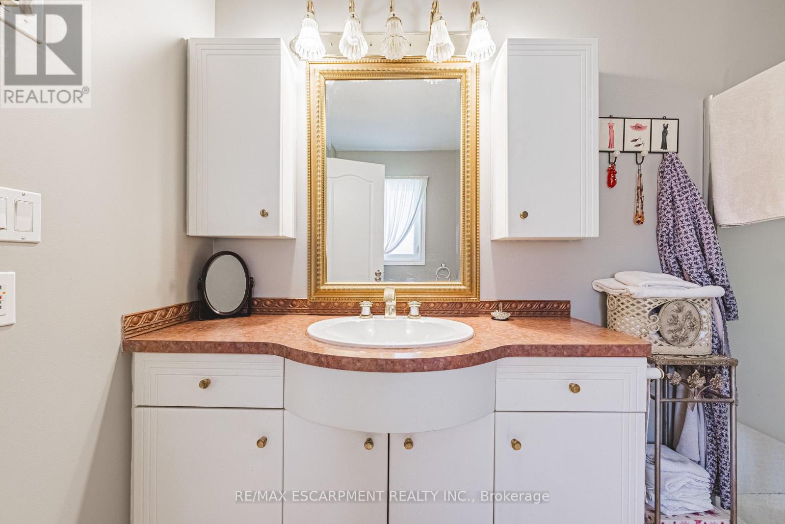 Photo 19 of 65 Mount Pleasant Drive, Hamilton ON