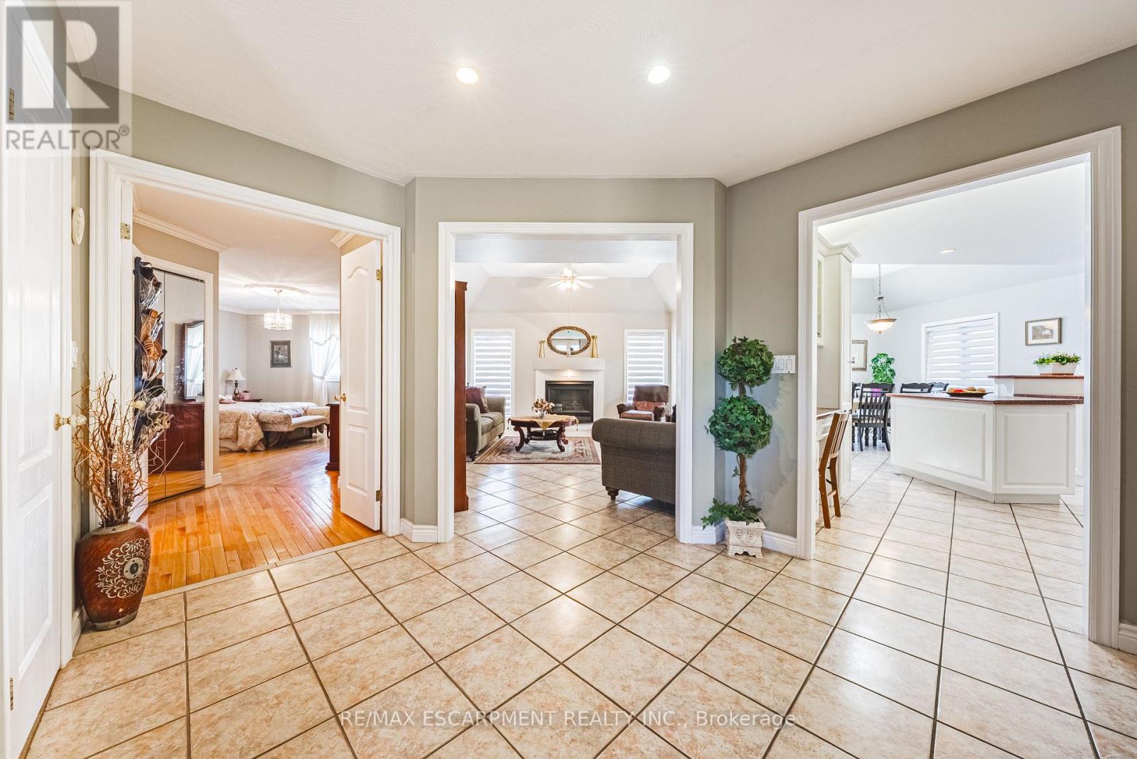 Photo 9 of 65 Mount Pleasant Drive, Hamilton ON