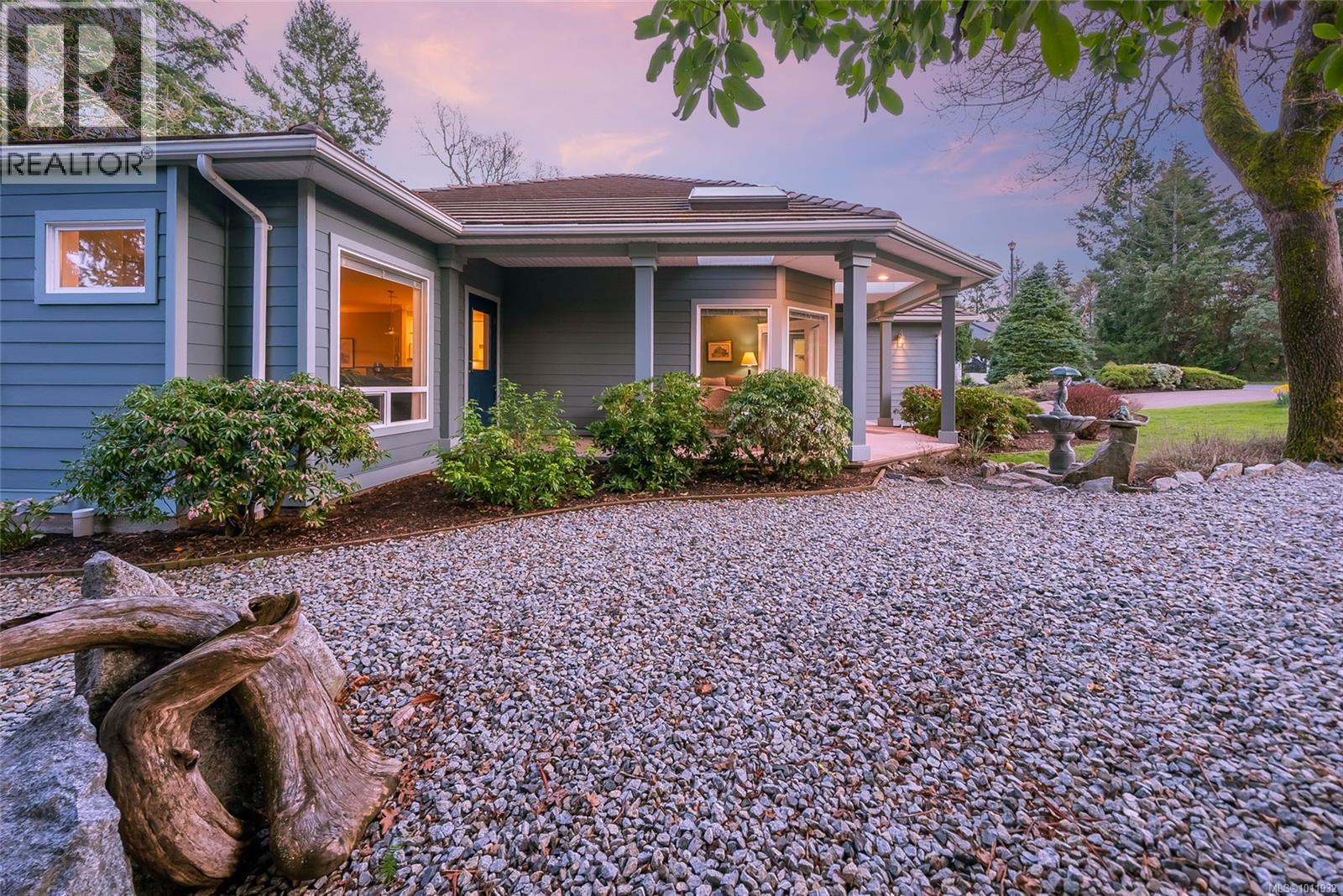 Photo 3 of 2340 Casey Pl, Nanoose Bay BC
