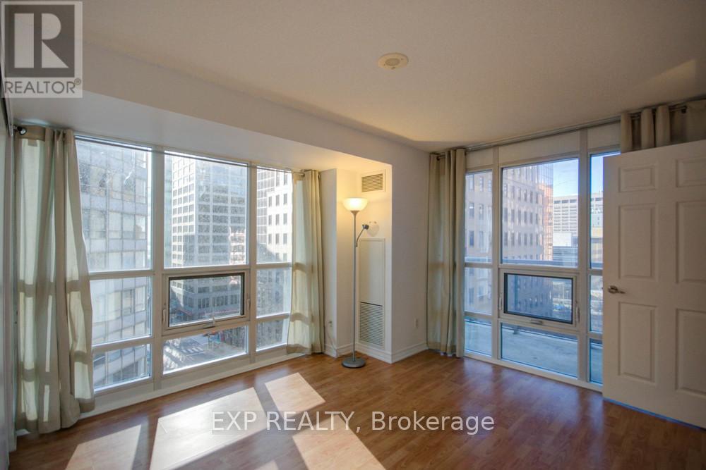 Photo 2 of 809 761 Bay Street, Toronto ON
