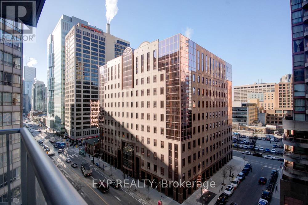Photo 6 of 809 761 Bay Street, Toronto ON
