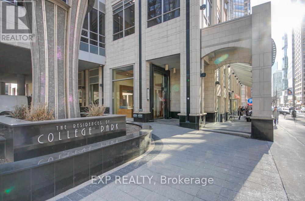 Photo 5 of 809 761 Bay Street, Toronto ON