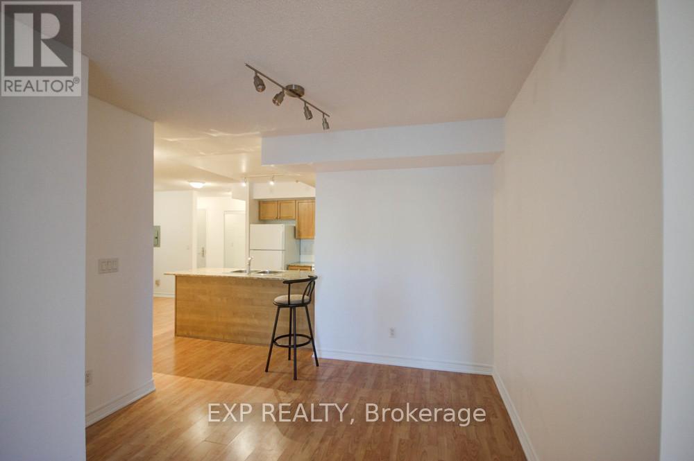 Photo 3 of 809 761 Bay Street, Toronto ON