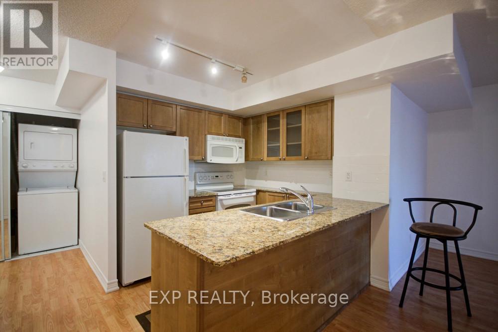 Photo 4 of 809 761 Bay Street, Toronto ON