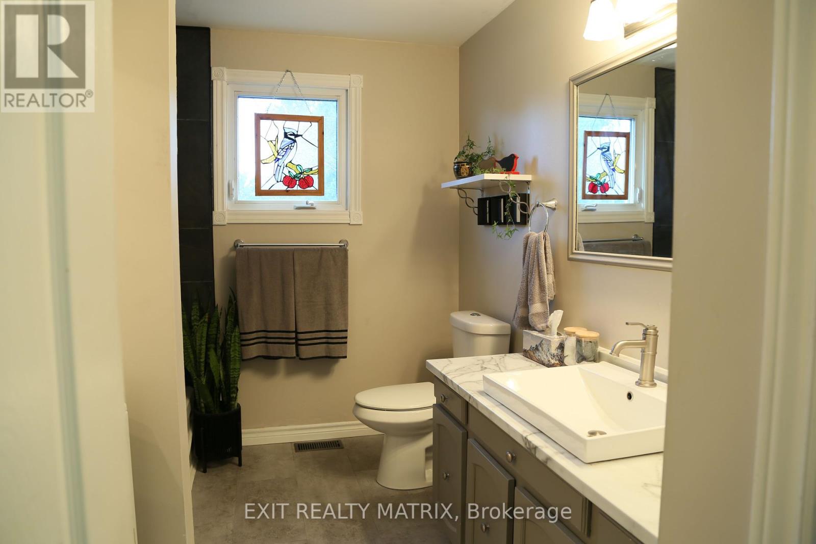 Photo 33 of 697 Omer Street, Hawkesbury ON