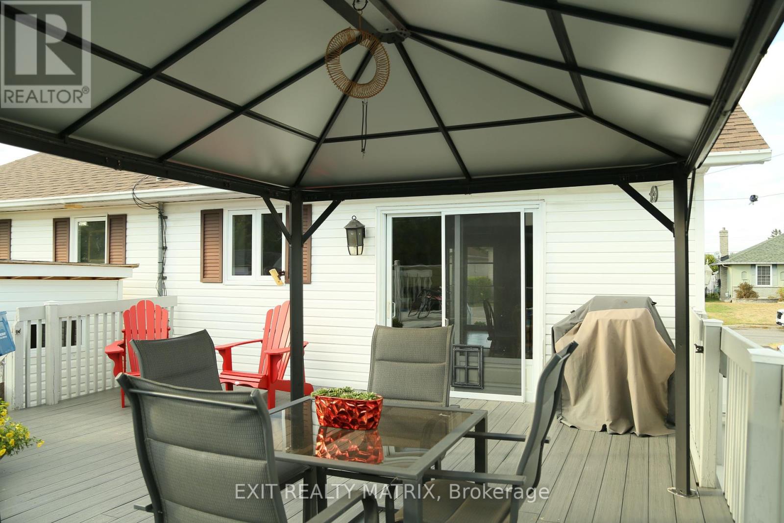 Photo 8 of 697 Omer Street, Hawkesbury ON