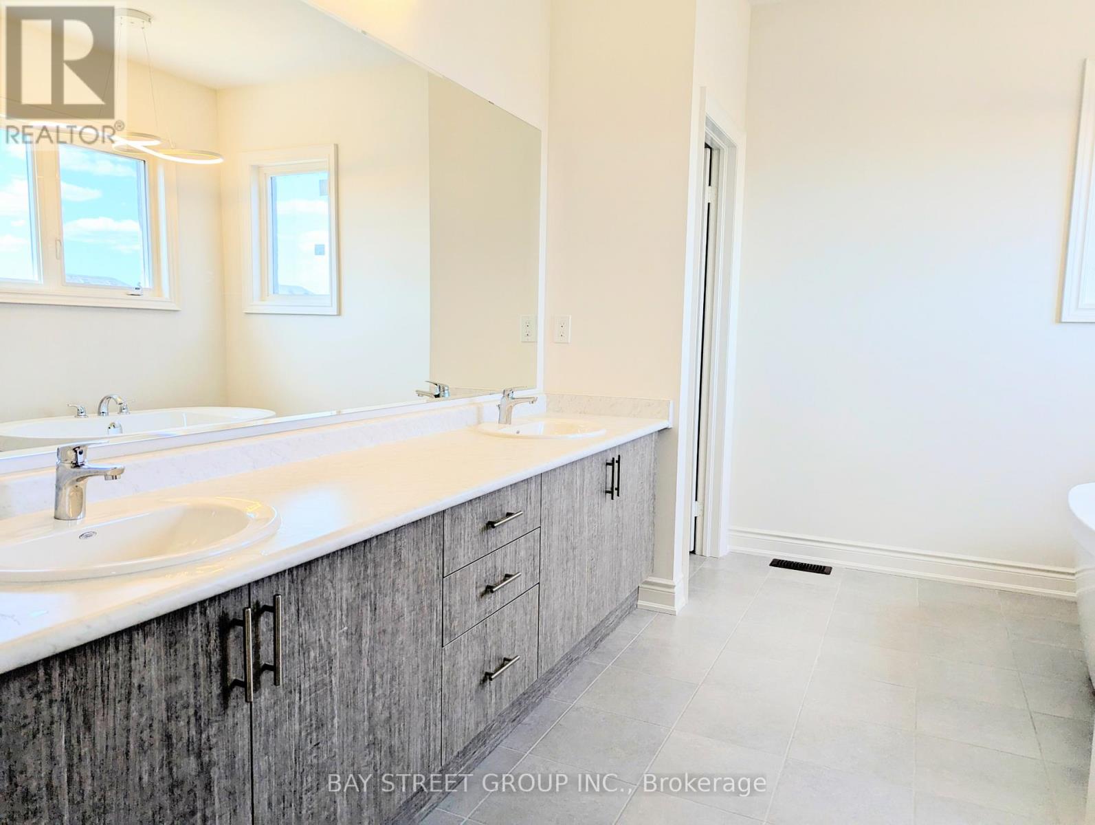 Photo 29 of 17 Kenneth Appleton Avenue, Richmond Hill ON