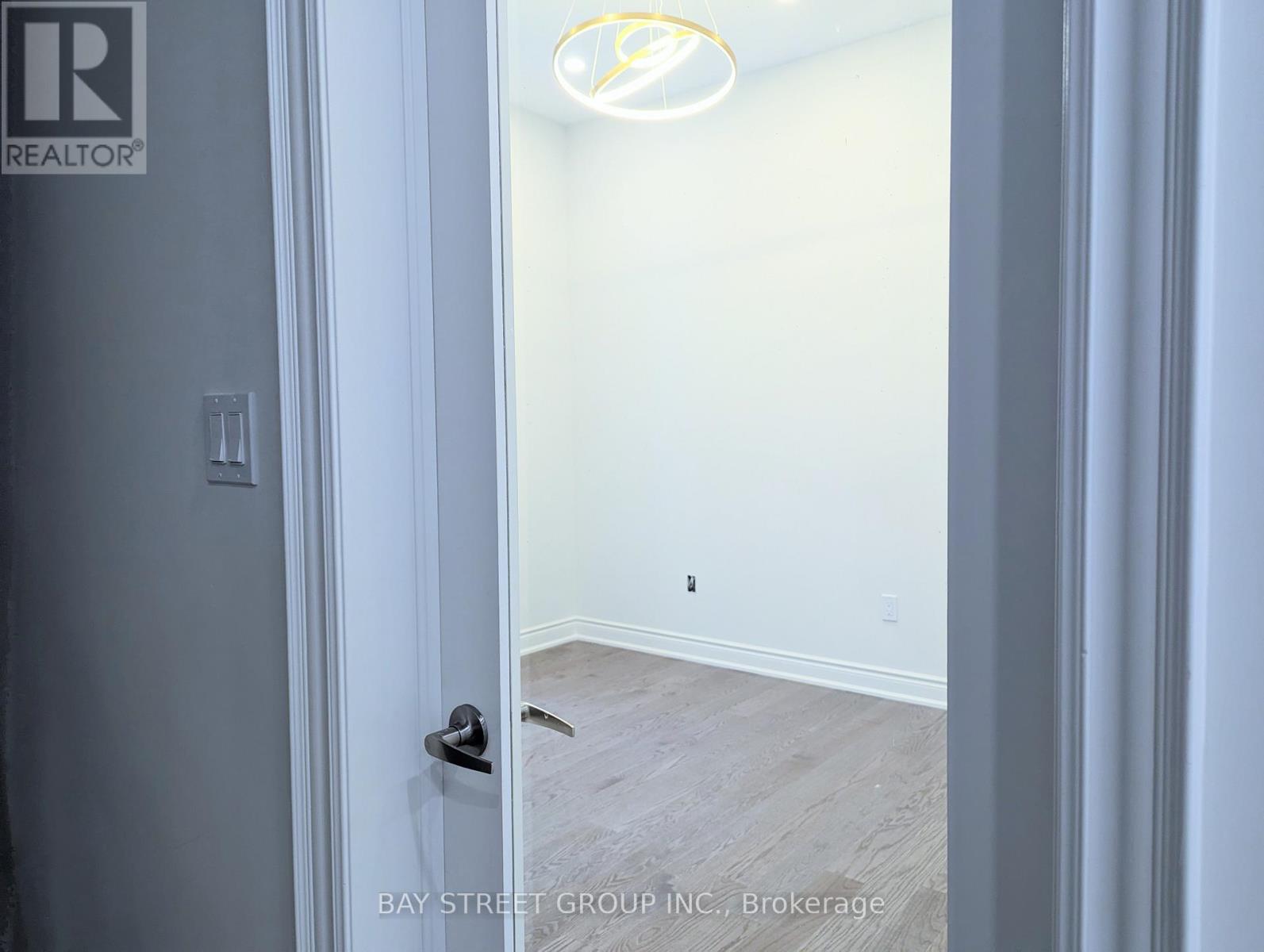 Photo 6 of 17 Kenneth Appleton Avenue, Richmond Hill ON