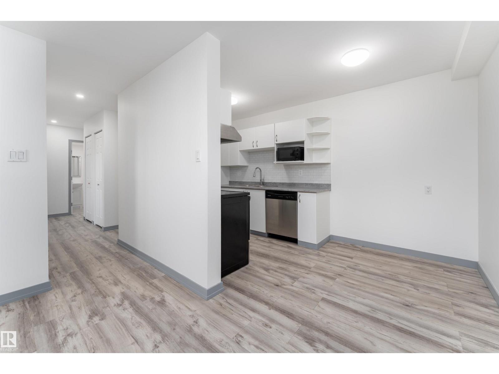 Photo 25 of 4 B 13230 Fort Rd Nw, Edmonton AB