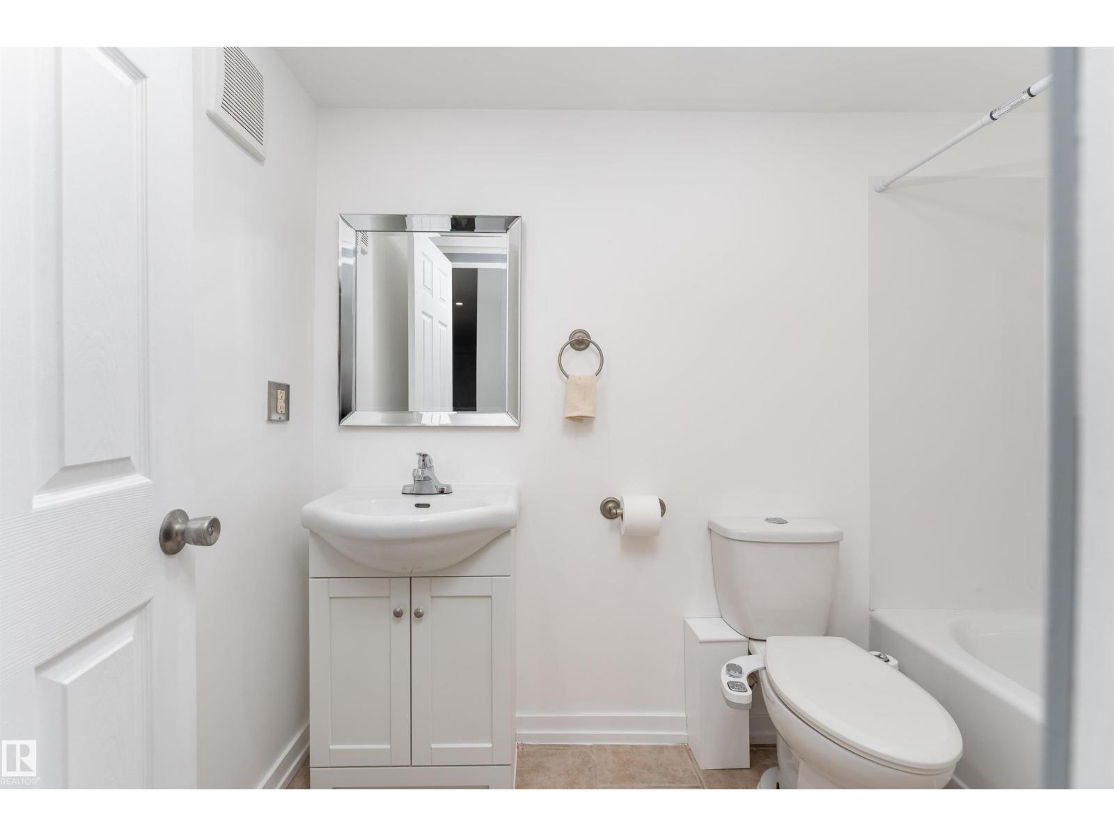 Photo 11 of 4 B 13230 Fort Rd Nw, Edmonton AB