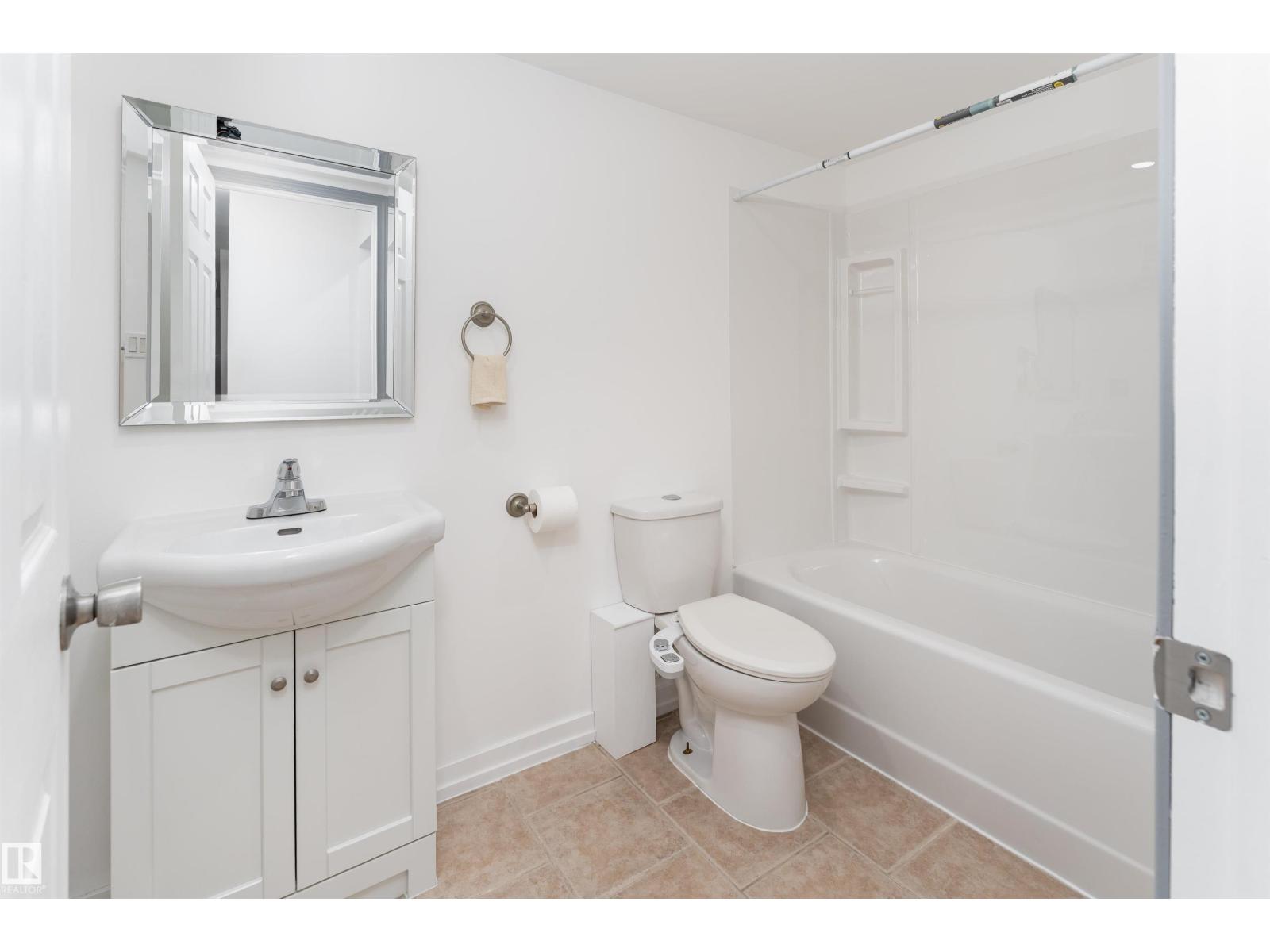 Photo 10 of 4 B 13230 Fort Rd Nw, Edmonton AB