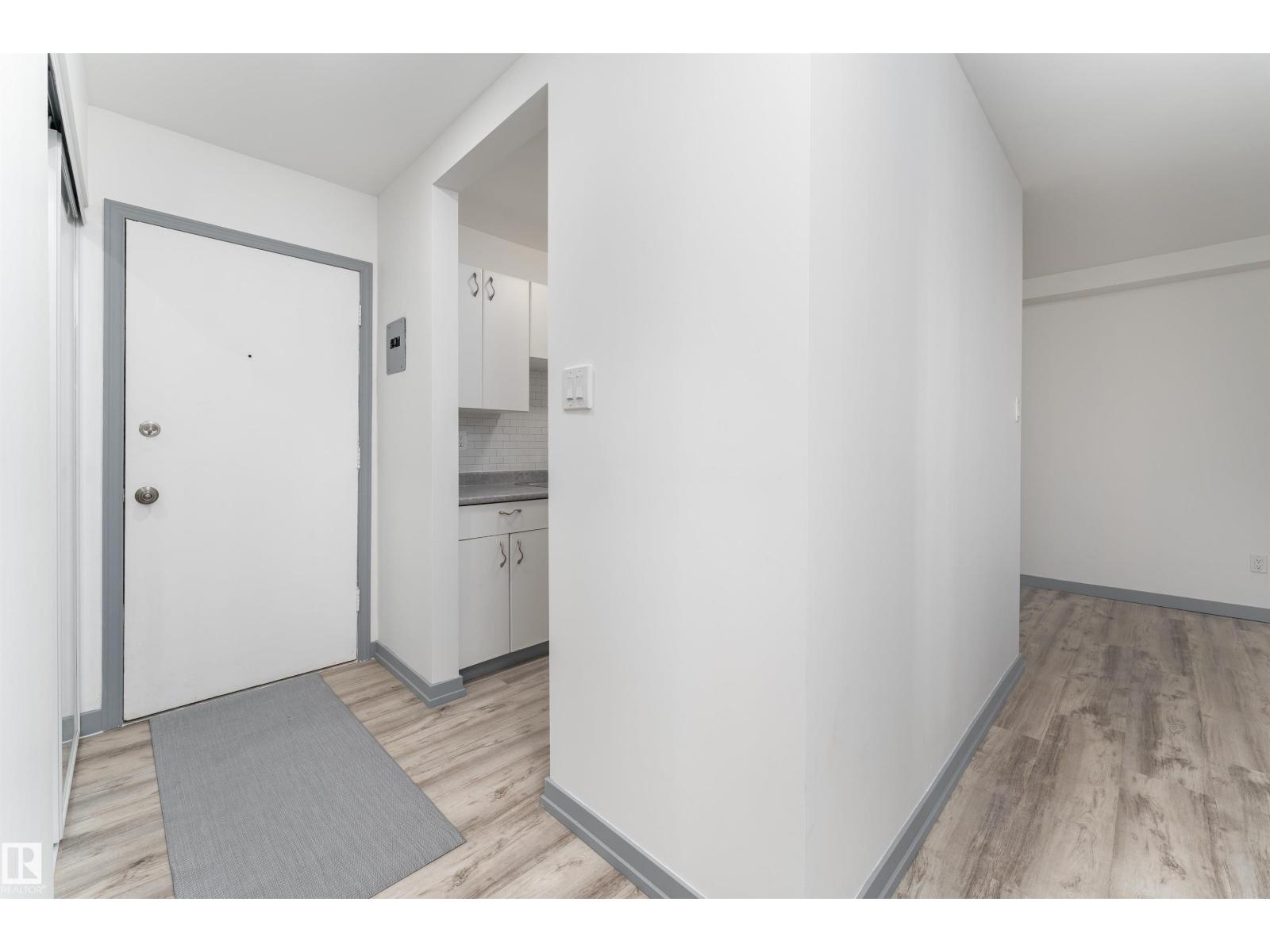 Photo 21 of 4 B 13230 Fort Rd Nw, Edmonton AB