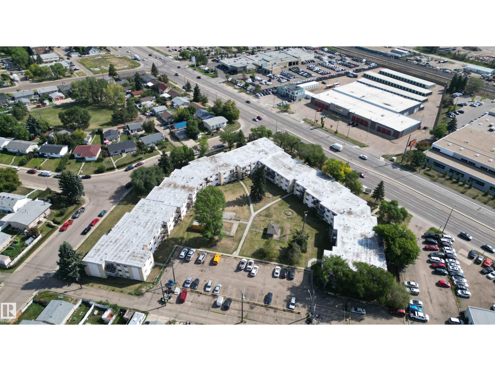 Photo 4 of 4 B 13230 Fort Rd Nw, Edmonton AB