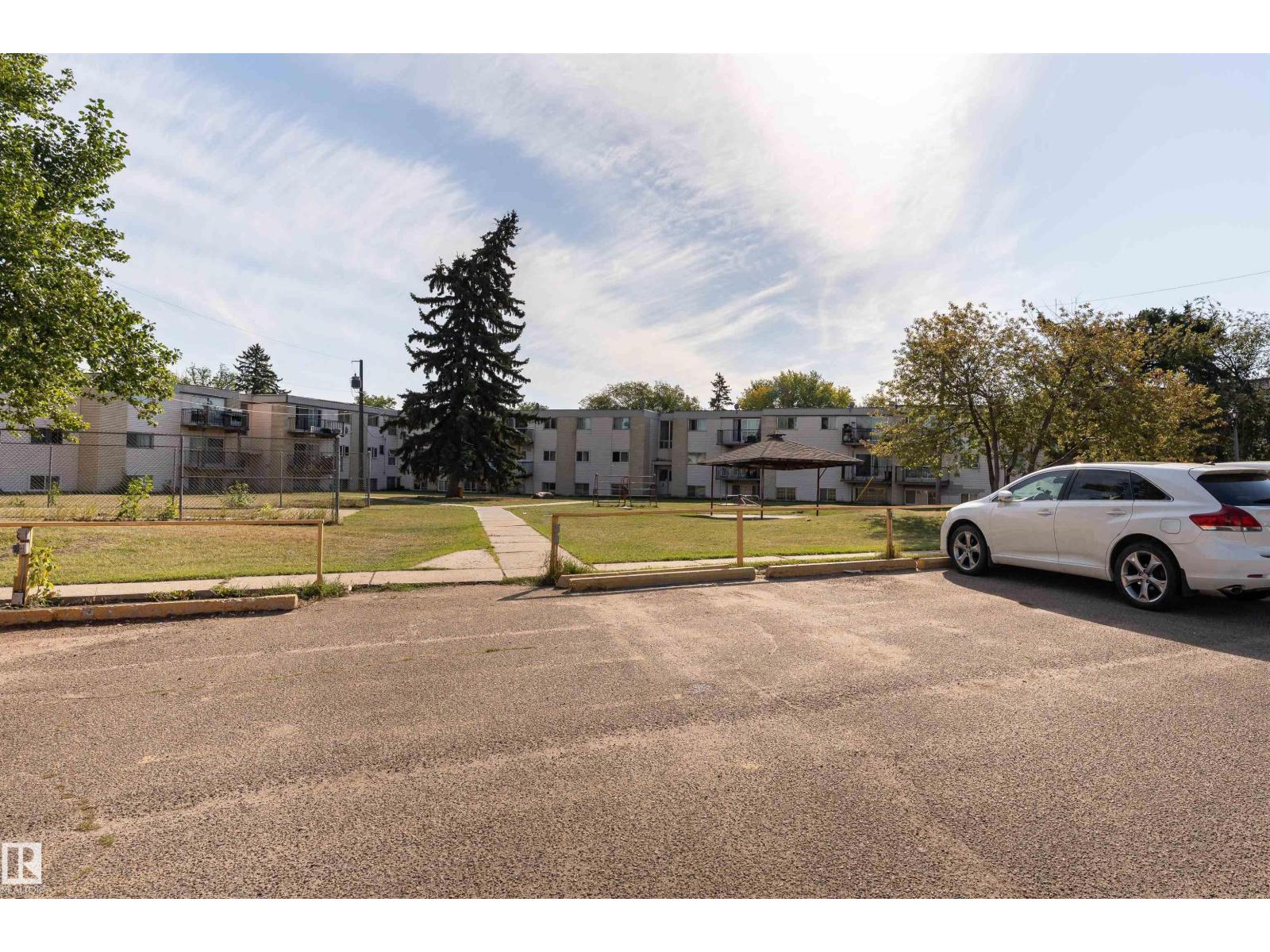 Photo 14 of 4 B 13230 Fort Rd Nw, Edmonton AB