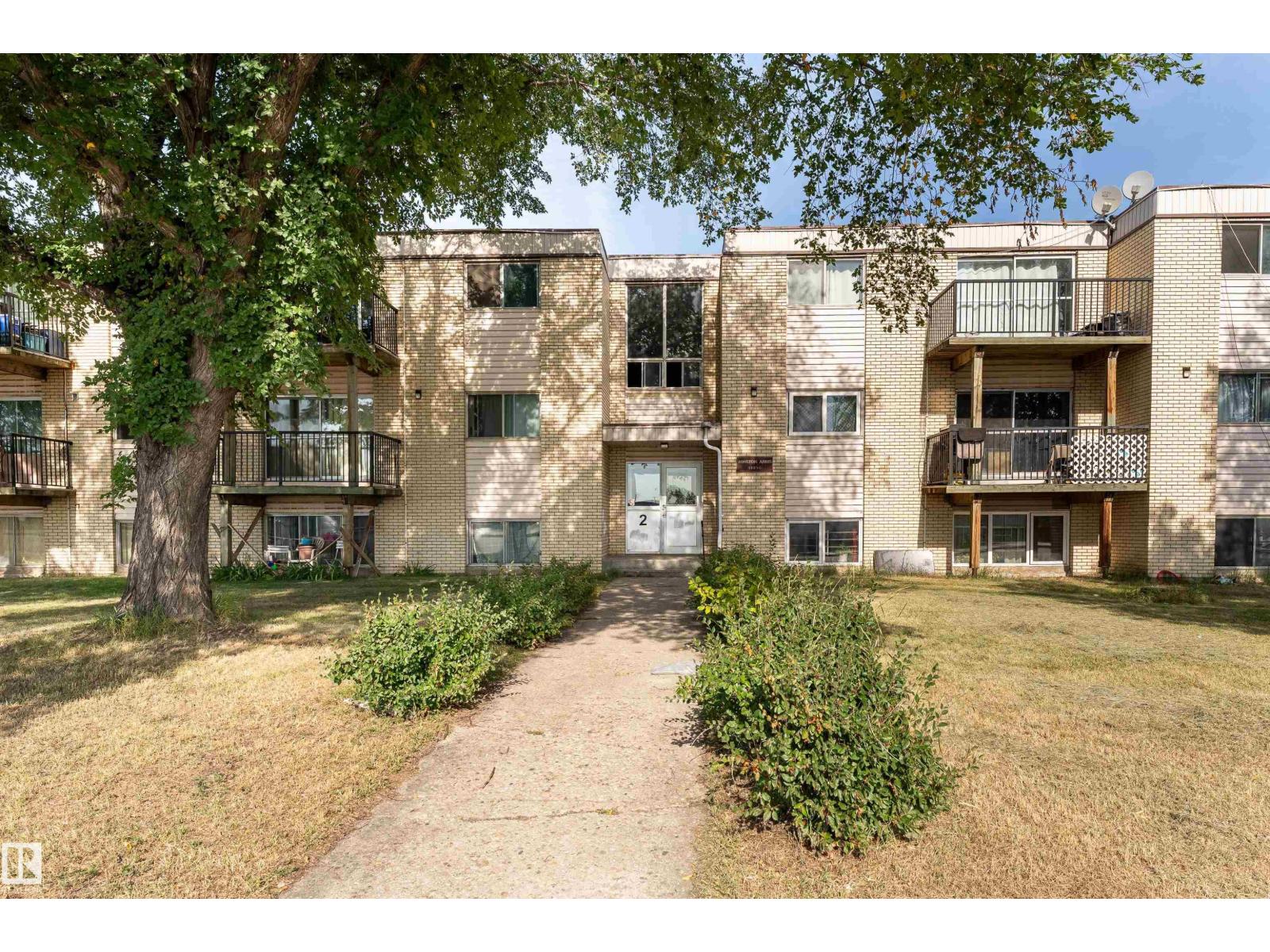 Photo 5 of 4 B 13230 Fort Rd Nw, Edmonton AB