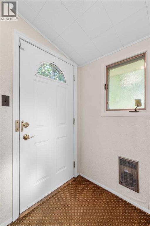 Photo 17 of 127 Fawn Crescent Se, Calgary AB