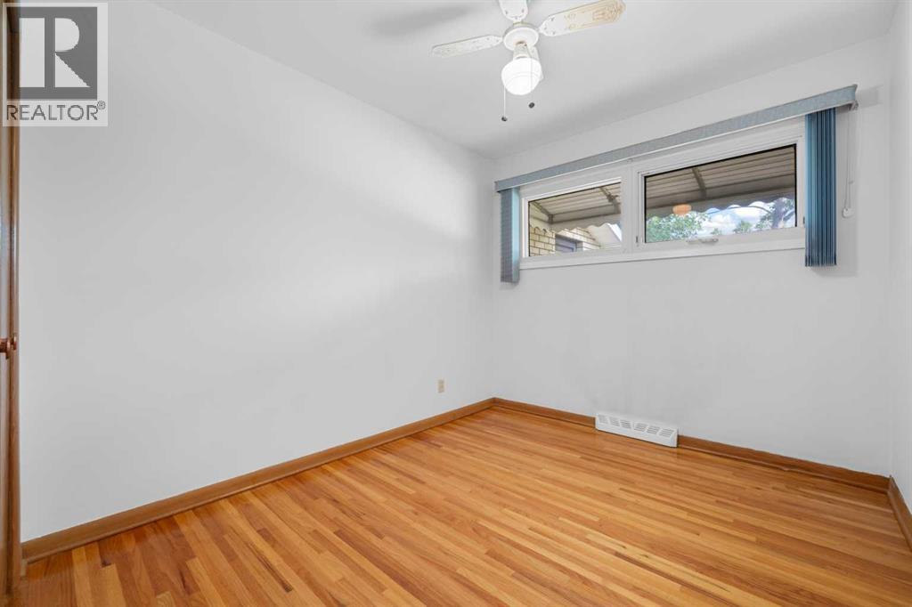Photo 10 of 127 Fawn Crescent Se, Calgary AB