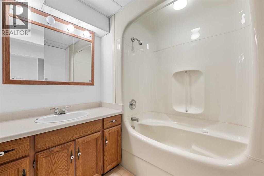 Photo 14 of 127 Fawn Crescent Se, Calgary AB