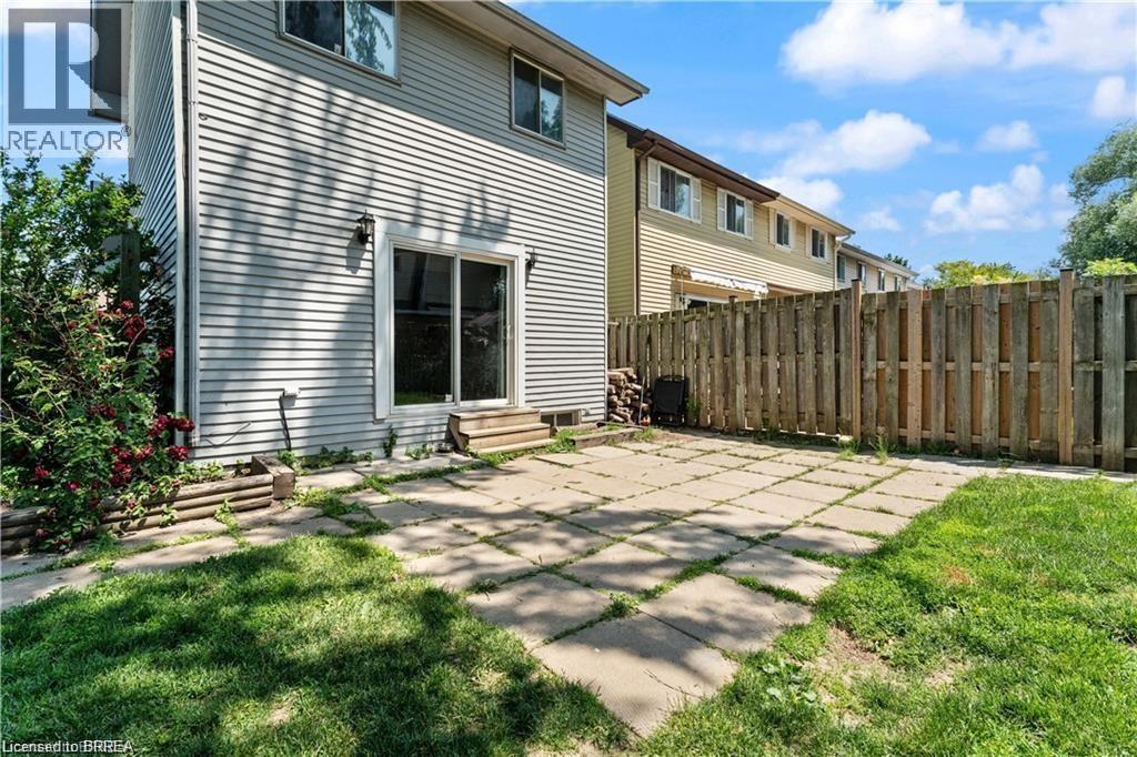 Photo 8 of 2 Banbury Road, Brantford ON