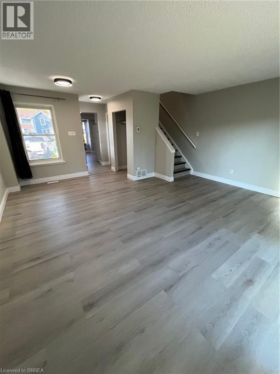 Photo 13 of 2 Banbury Road, Brantford ON