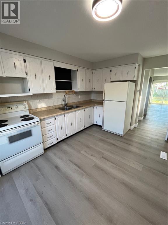 Photo 15 of 2 Banbury Road, Brantford ON